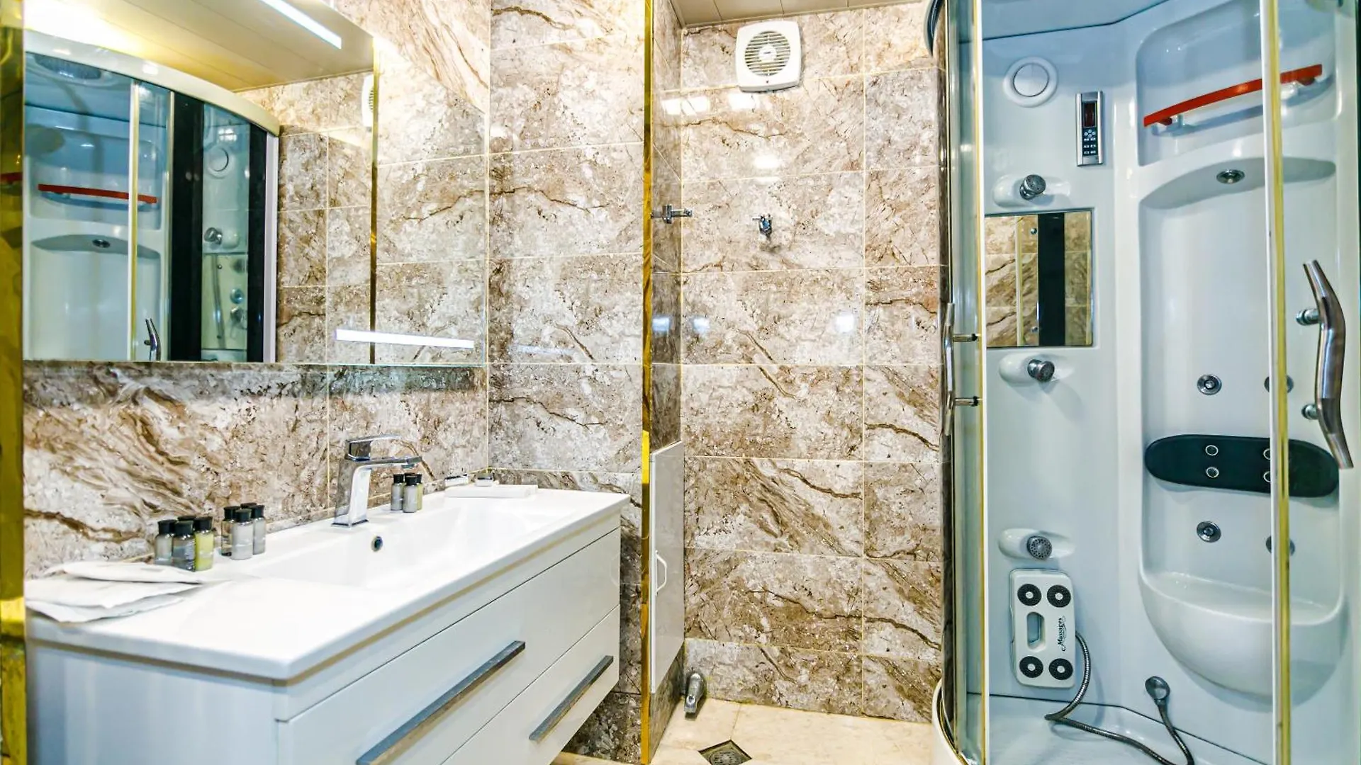 Central Apartment 2 Bedroom And Living Hall Baku