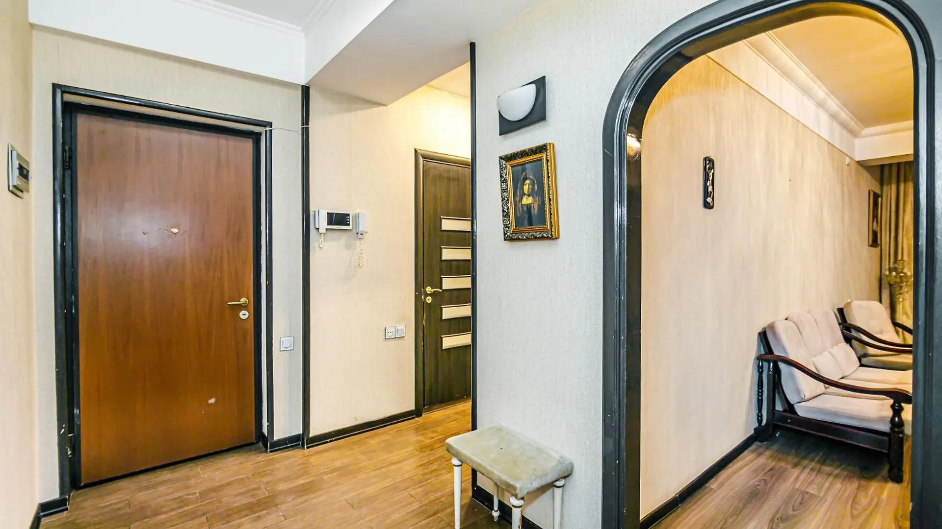 Central Apartment 2 Bedroom And Living Hall Baku