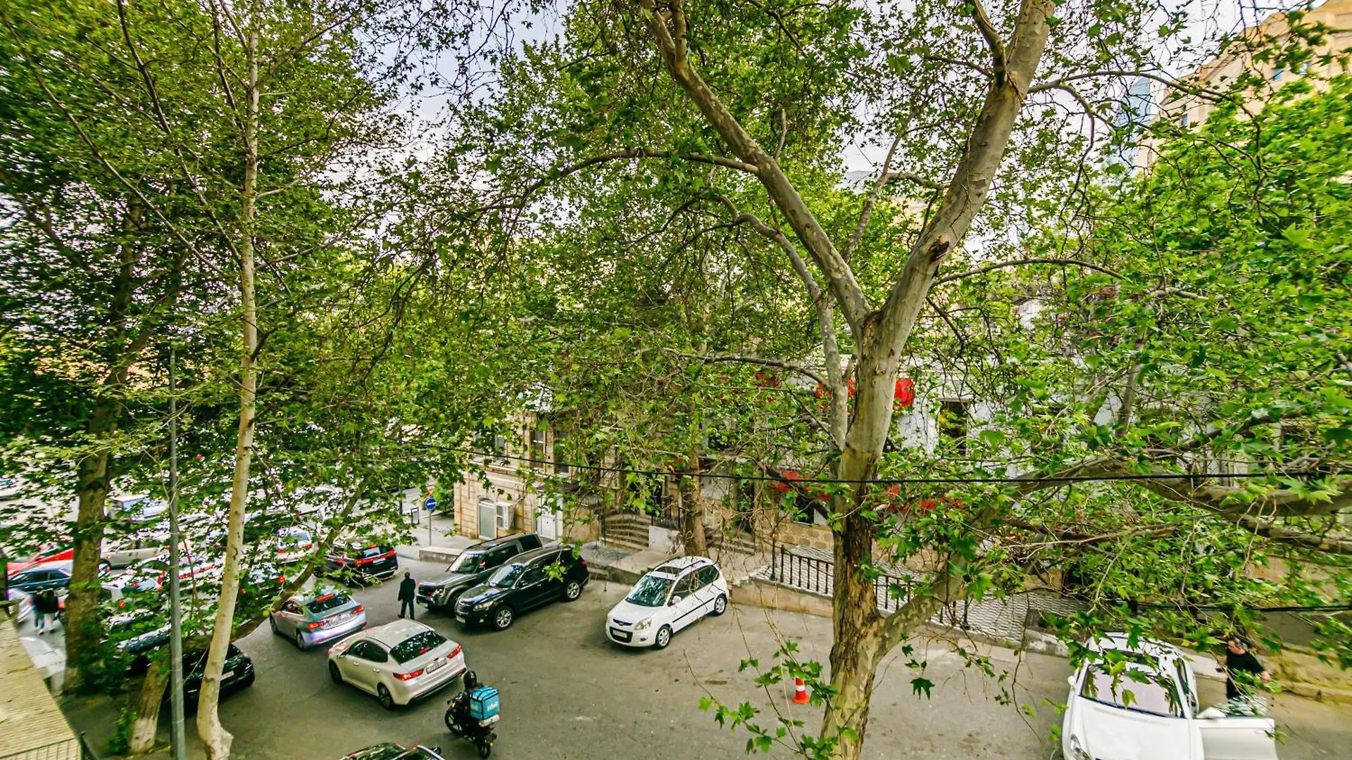 Central Apartment 2 Bedroom And Living Hall Baku