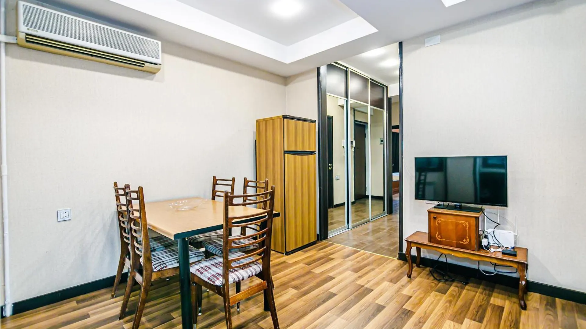 Central Apartment 2 Bedroom And Living Hall Baku