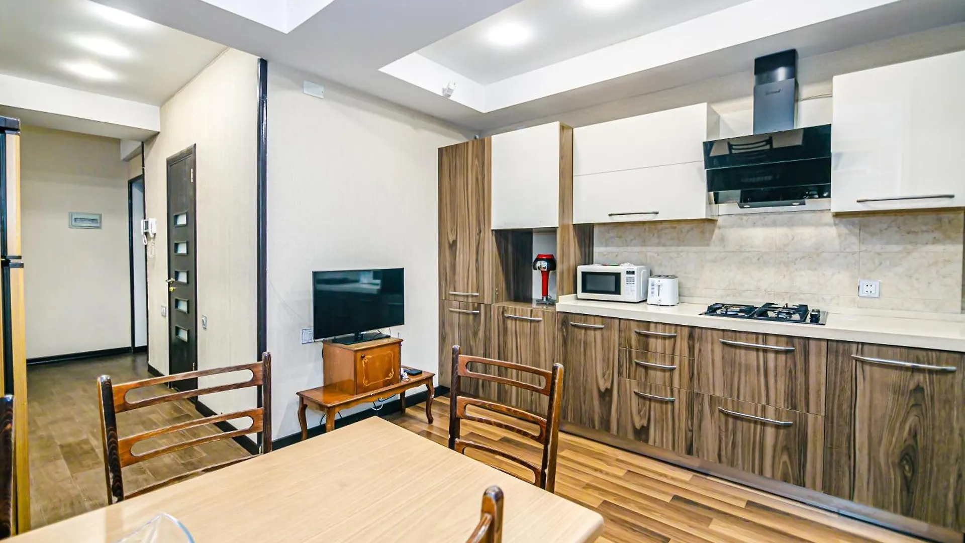 Central Apartment 2 Bedroom And Living Hall Baku