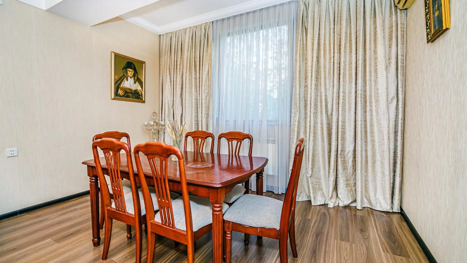 Central Apartment 2 Bedroom And Living Hall Baku