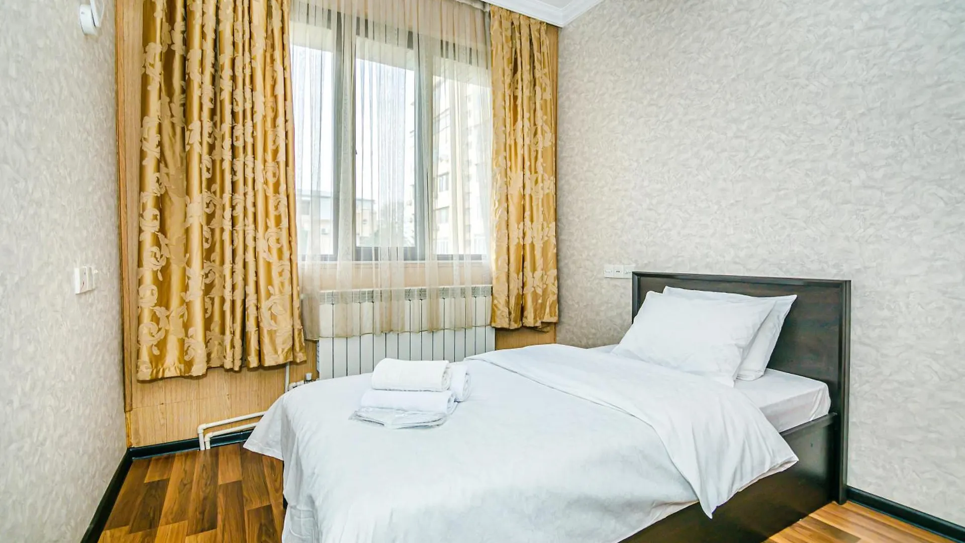 Central Apartment 2 Bedroom And Living Hall Baku