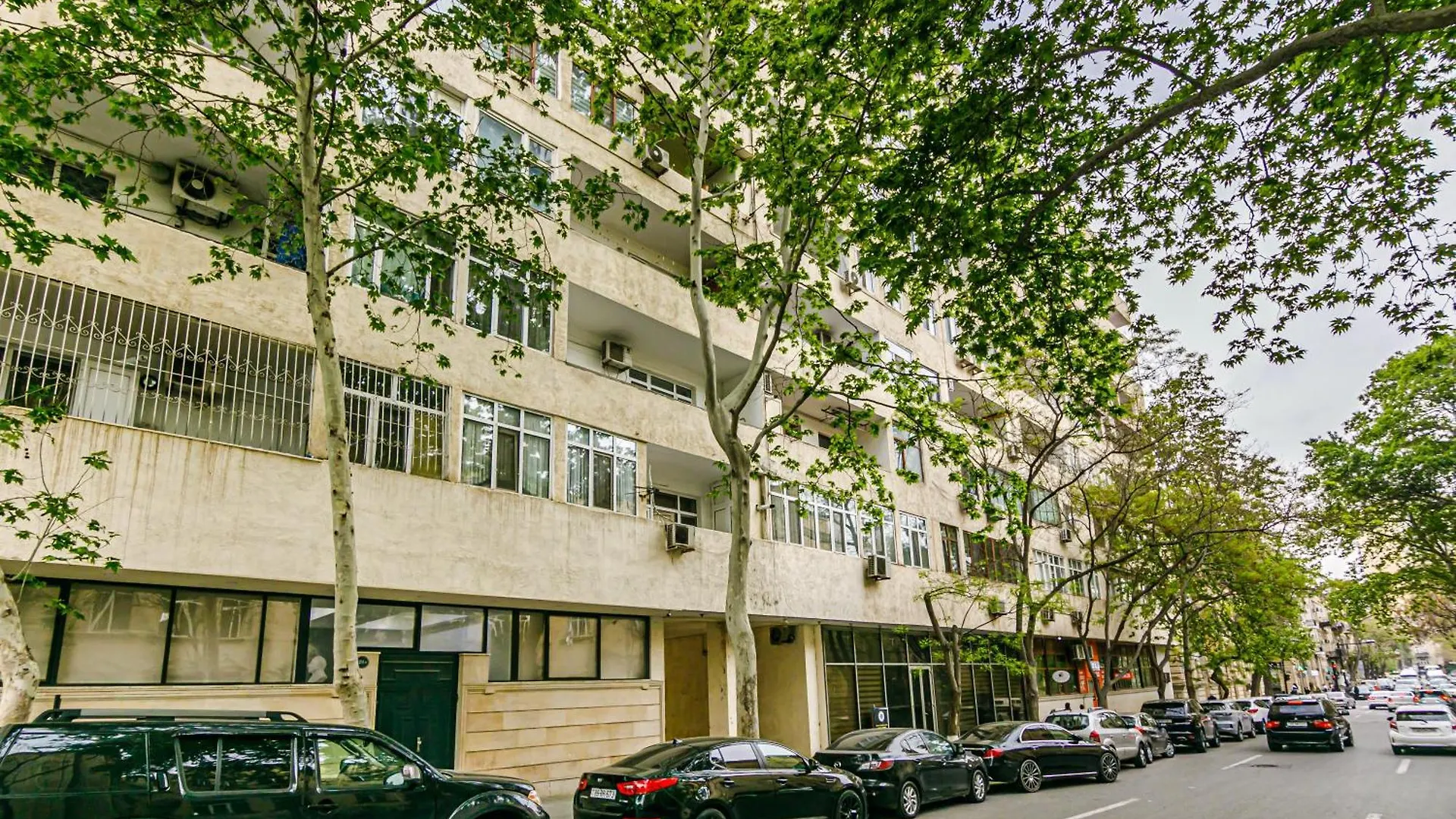 Central Apartment 2 Bedroom And Living Hall Baku