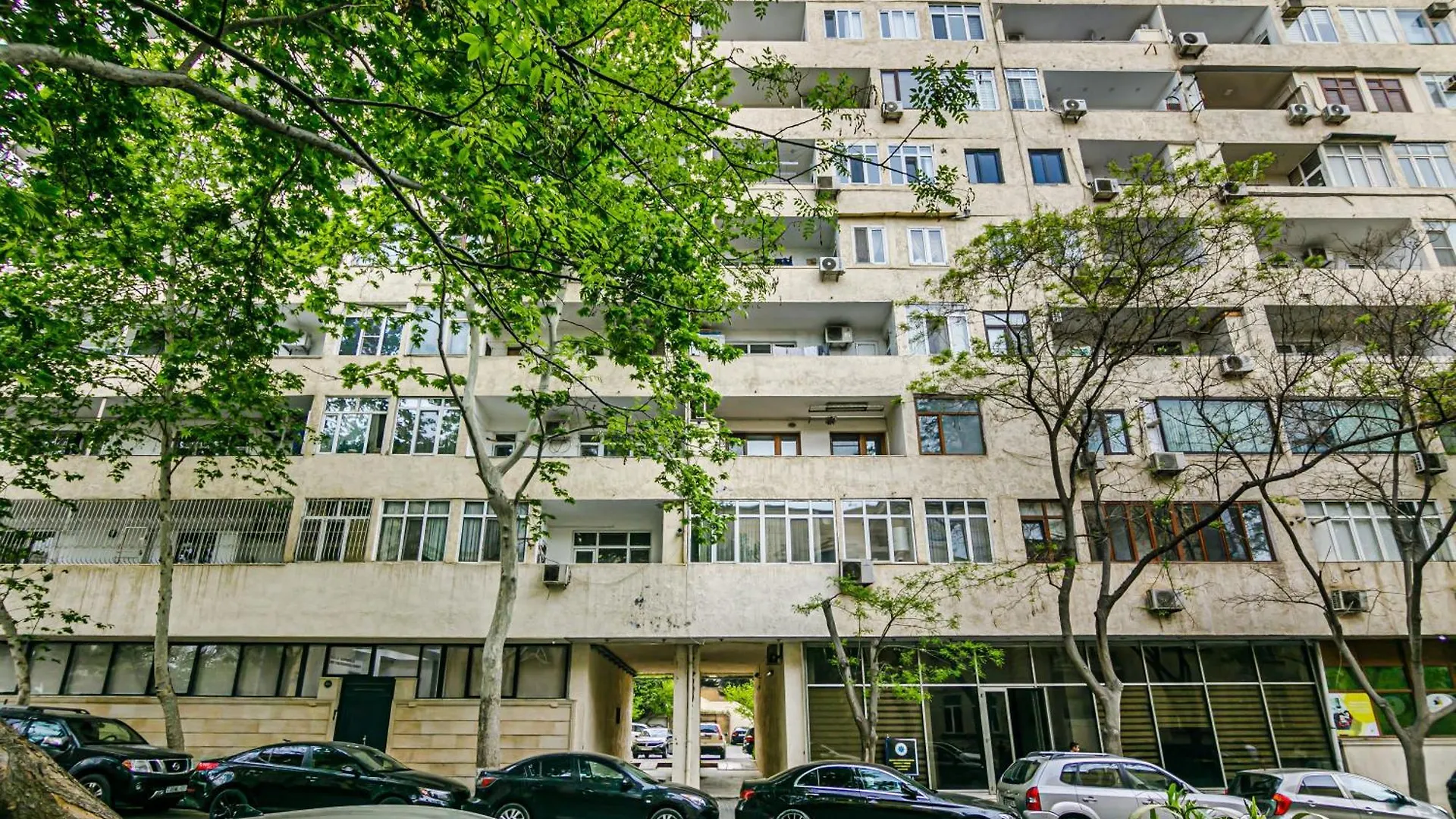 Central Apartment 2 Bedroom And Living Hall Baku