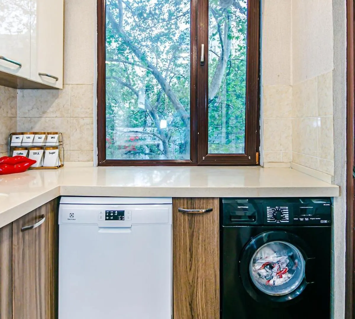 Central Apartment 2 Bedroom And Living Hall Bakü